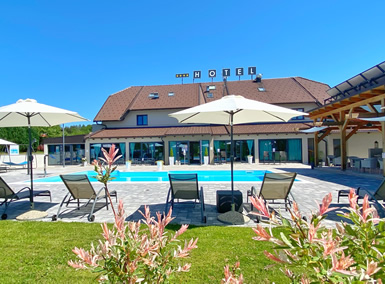 16 Lakes Hotel
